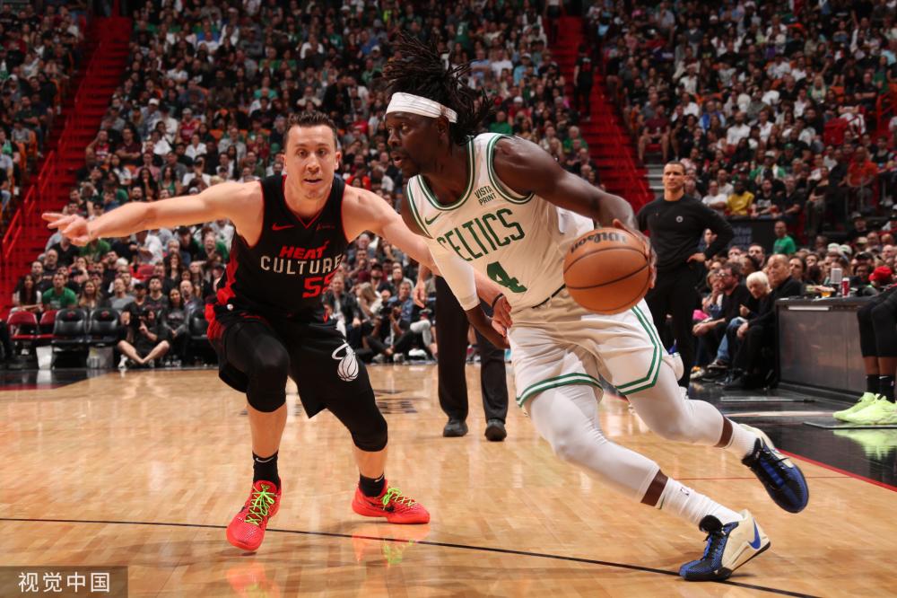 赛后接受采 赛后接受采